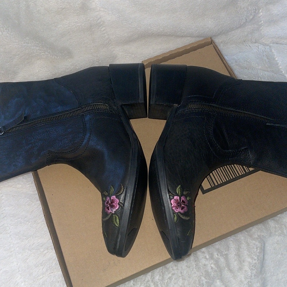 NWT Sheridan Mia SHALLOT Black Leather Embroidered Boot - Picture 12 of 15